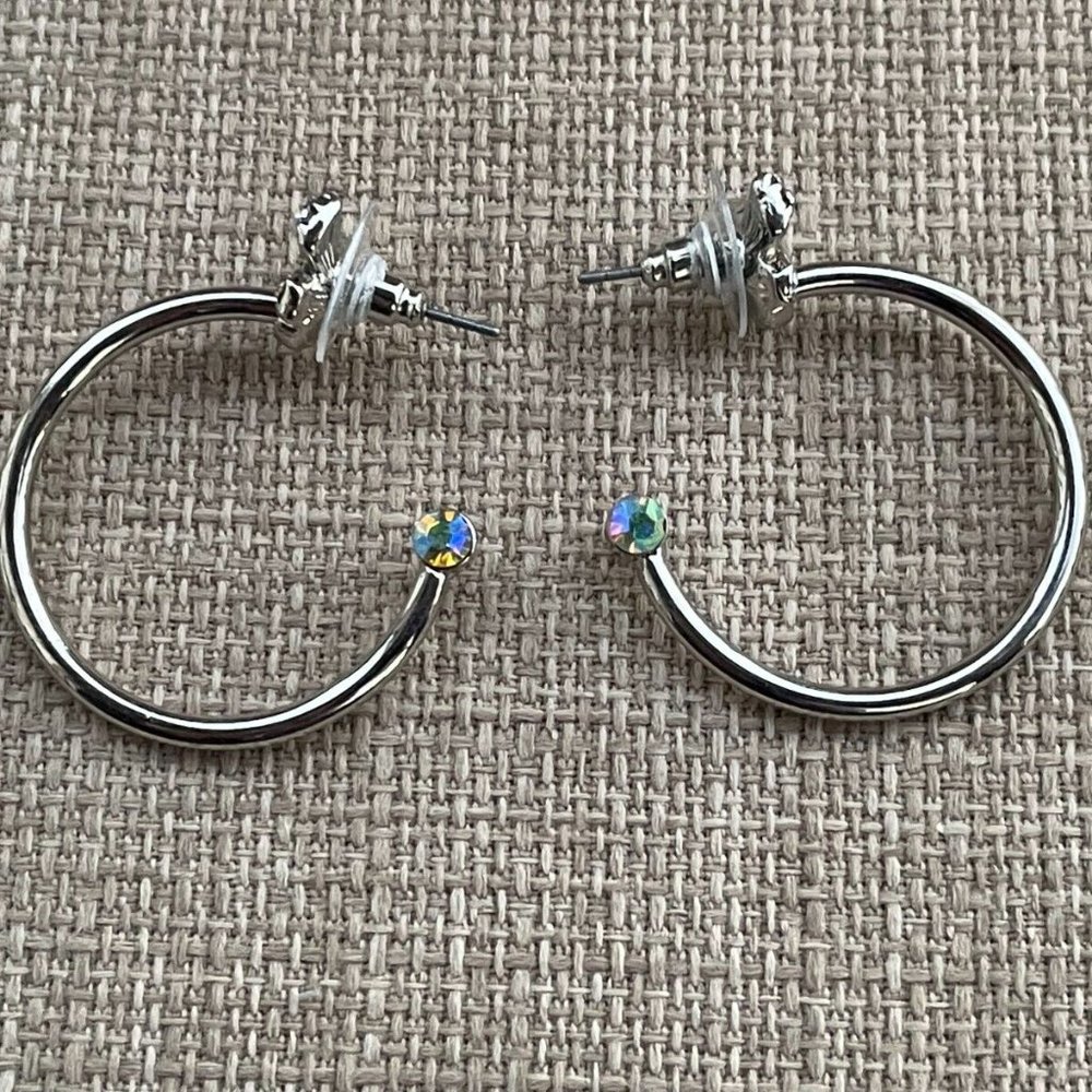 Guess Women Earrings Silver Tone Crystal Bow Hoops Jack Post New - Picture 10 of 11